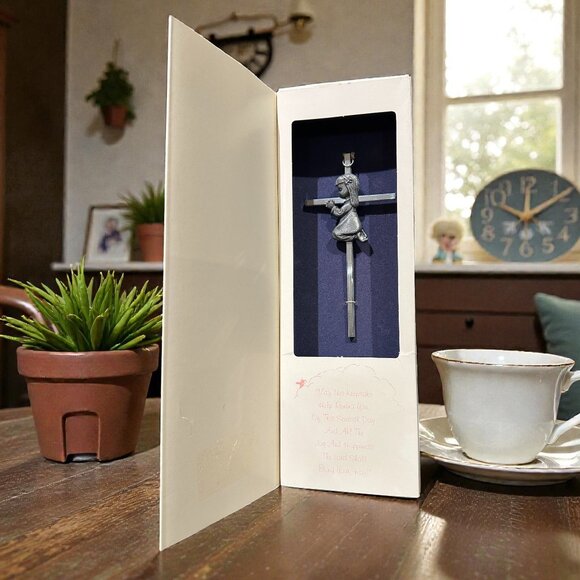 Vintage Keepsake Cross Gift, Child Jesus Crucifix, Baptism First Communion - Picture 2 of 7